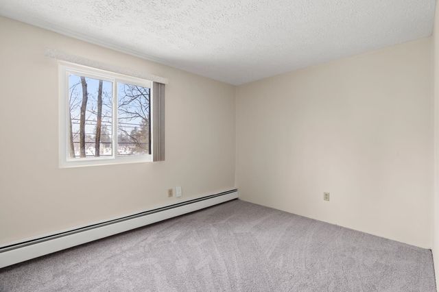 555 Calef Rd Apt 1, Manchester, NH 03103