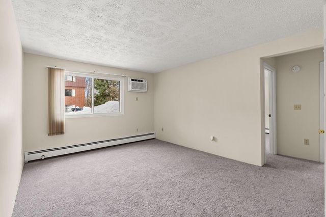 555 Calef Rd Apt 1, Manchester, NH 03103