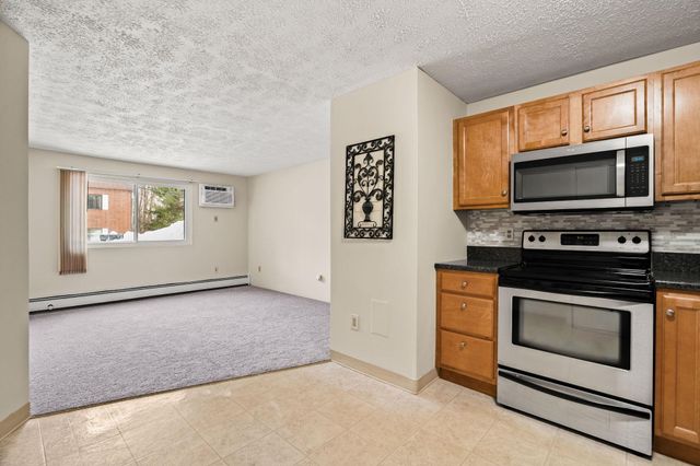 555 Calef Rd Apt 1, Manchester, NH 03103