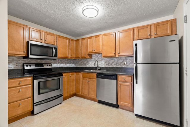 555 Calef Rd Apt 1, Manchester, NH 03103