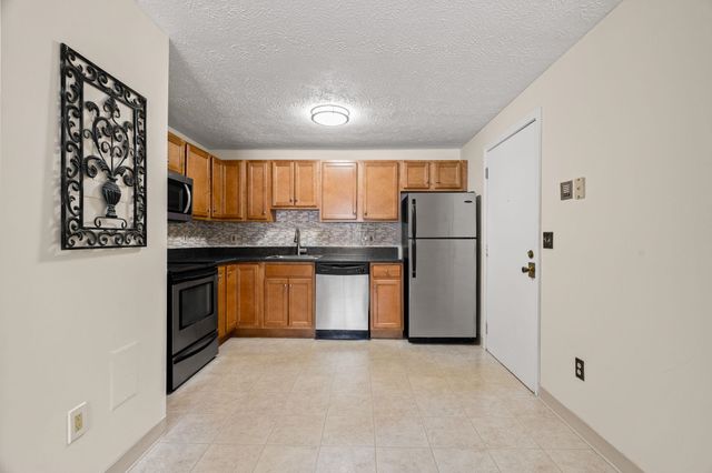 555 Calef Rd Apt 1, Manchester, NH 03103