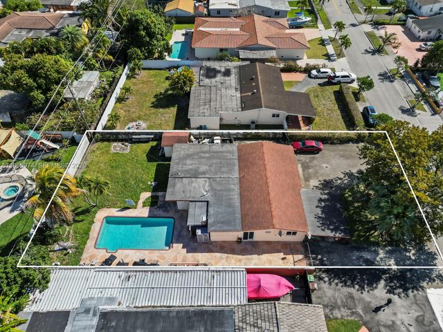 655 W 70th Pl, Hialeah, FL 33014