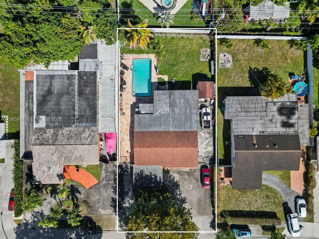 655 W 70th Pl, Hialeah, FL 33014