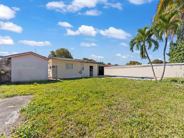 655 W 70th Pl, Hialeah, FL 33014