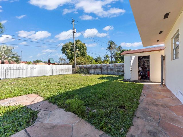 655 W 70th Pl, Hialeah, FL 33014