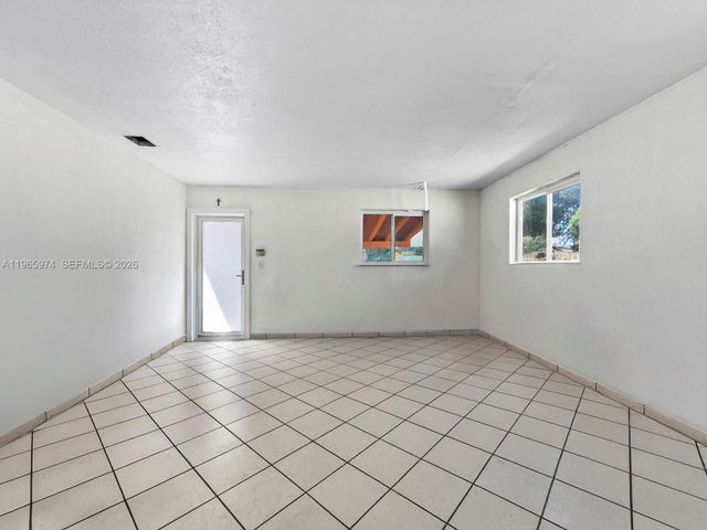 655 W 70th Pl, Hialeah, FL 33014