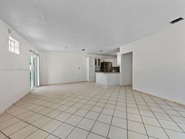 655 W 70th Pl, Hialeah, FL 33014