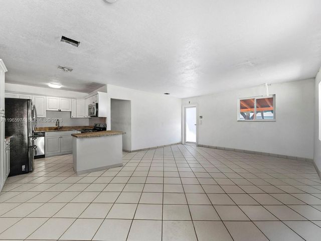 655 W 70th Pl, Hialeah, FL 33014