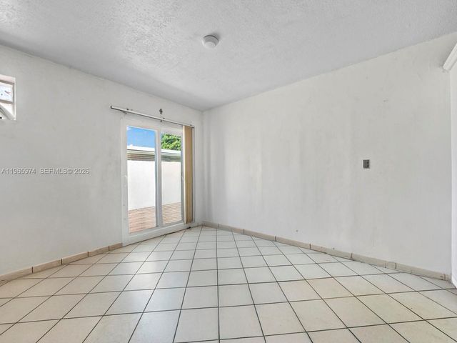 655 W 70th Pl, Hialeah, FL 33014