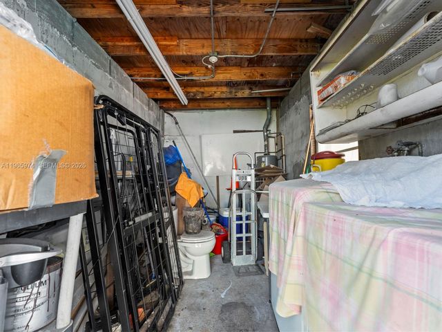 655 W 70th Pl, Hialeah, FL 33014