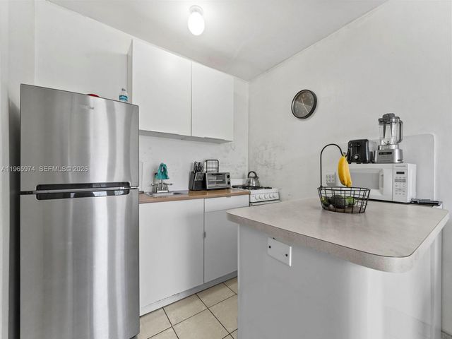 655 W 70th Pl, Hialeah, FL 33014