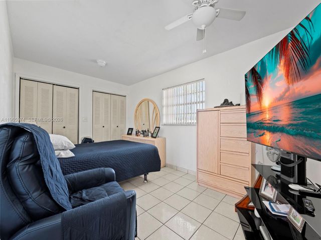 655 W 70th Pl, Hialeah, FL 33014