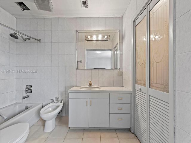 655 W 70th Pl, Hialeah, FL 33014