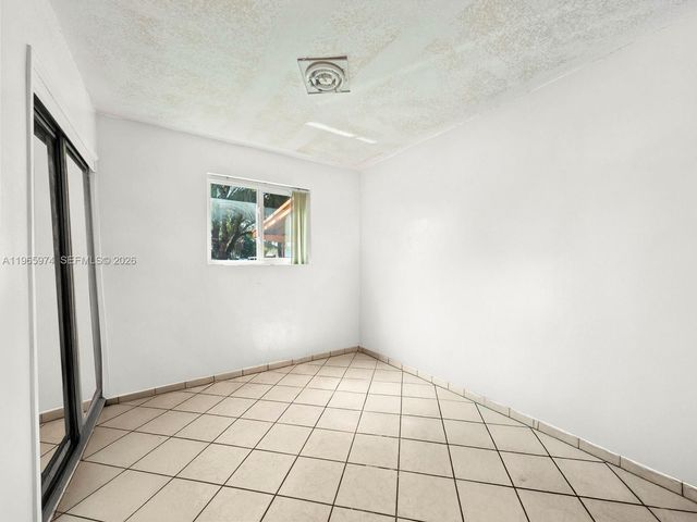 655 W 70th Pl, Hialeah, FL 33014
