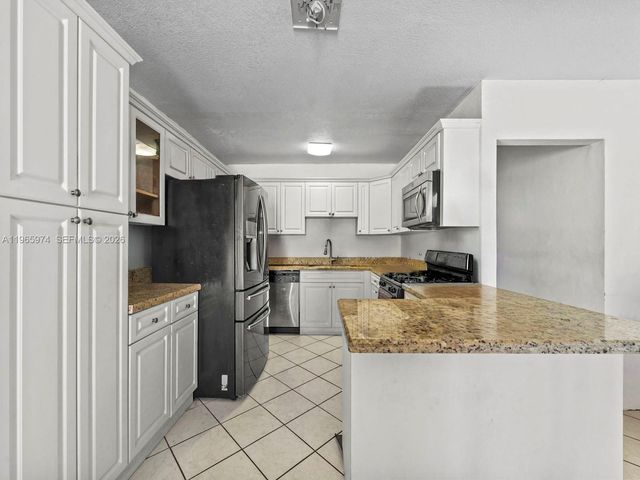 655 W 70th Pl, Hialeah, FL 33014