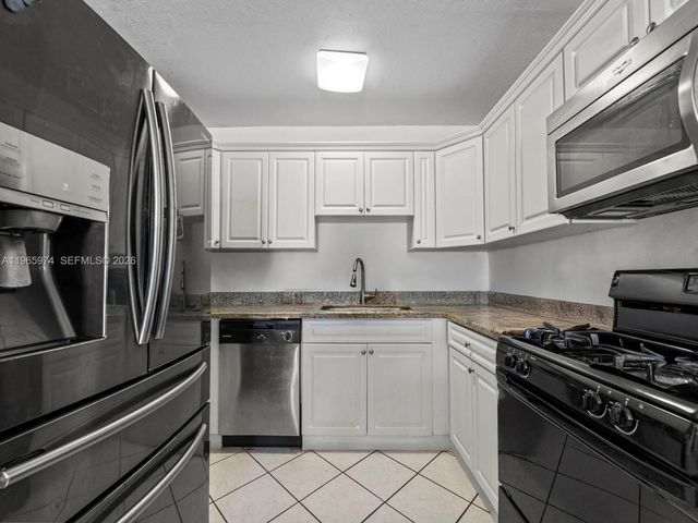655 W 70th Pl, Hialeah, FL 33014