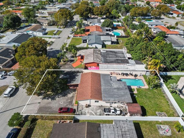 655 W 70th Pl, Hialeah, FL 33014