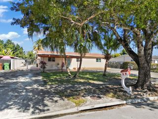655 W 70th Pl, Hialeah, FL 33014