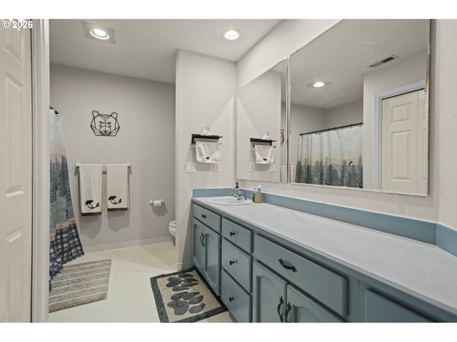34605 Ne SHAMROCK SLOPE Rd, Battle Ground, WA 98604