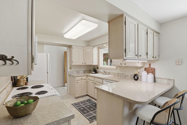 5804 W Holyoke Ave, Spokane, WA 99208