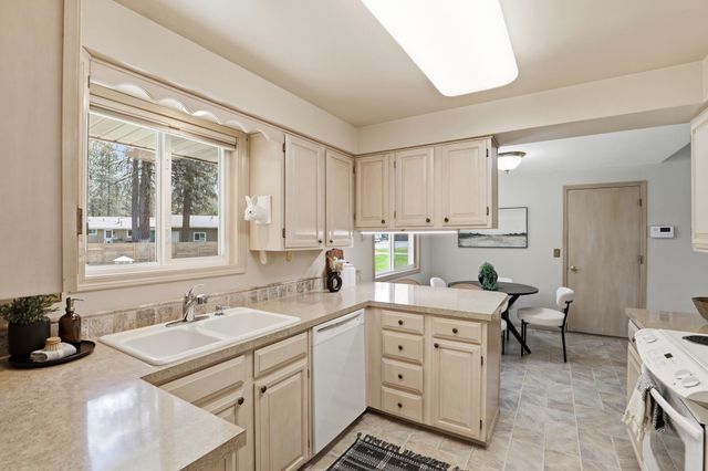 5804 W Holyoke Ave, Spokane, WA 99208