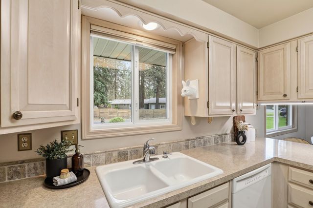 5804 W Holyoke Ave, Spokane, WA 99208
