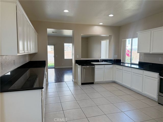 6569 Gladiola, Corona, CA 92880