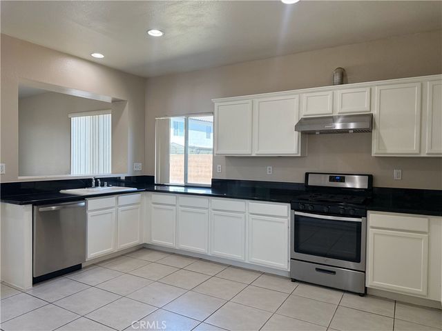 6569 Gladiola, Corona, CA 92880