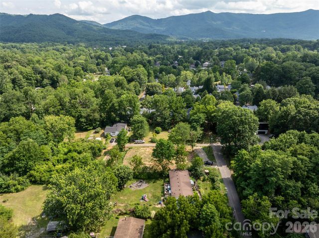 25 John Myra Avenue, Black Mountain, NC 28711