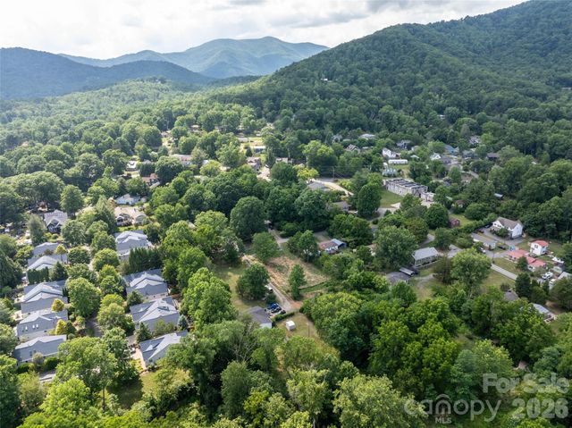 25 John Myra Avenue, Black Mountain, NC 28711