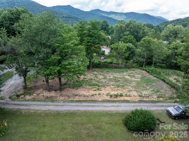 25 John Myra Avenue, Black Mountain, NC 28711