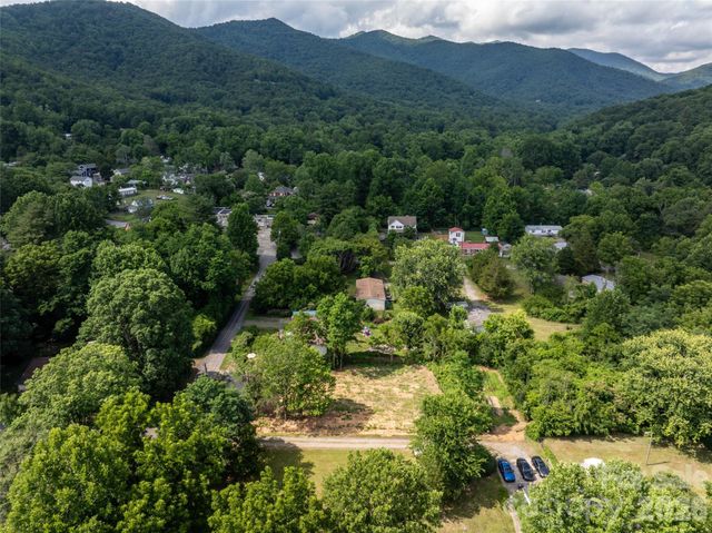 25 John Myra Avenue, Black Mountain, NC 28711