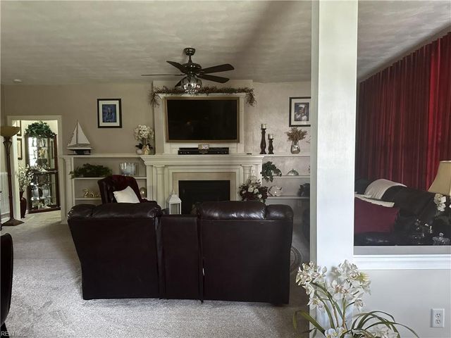 100 Sweetbriar LN, Suffolk, VA 23435