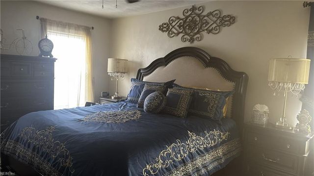 100 Sweetbriar LN, Suffolk, VA 23435