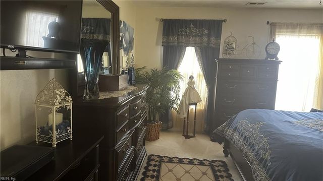 100 Sweetbriar LN, Suffolk, VA 23435