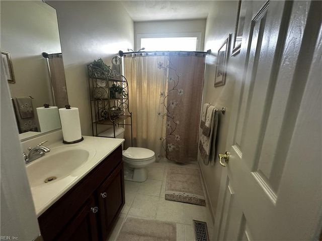 100 Sweetbriar LN, Suffolk, VA 23435