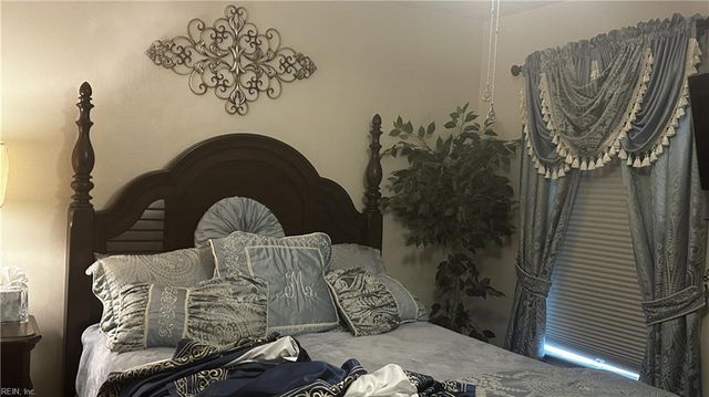 100 Sweetbriar LN, Suffolk, VA 23435