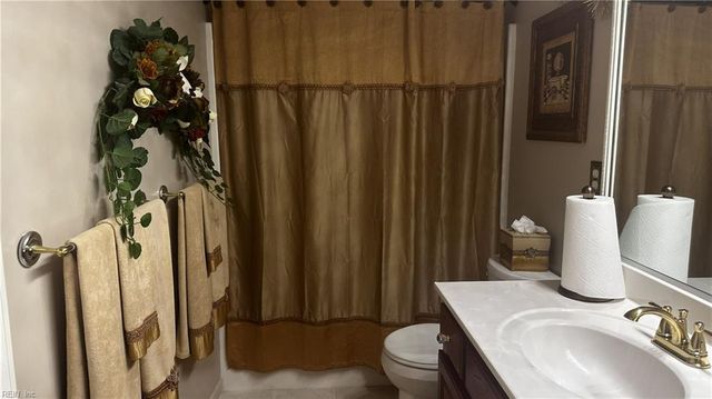 100 Sweetbriar LN, Suffolk, VA 23435