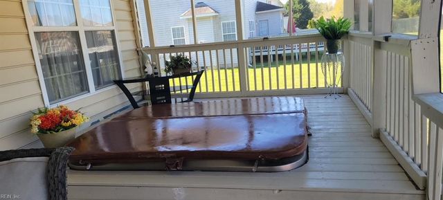 100 Sweetbriar LN, Suffolk, VA 23435