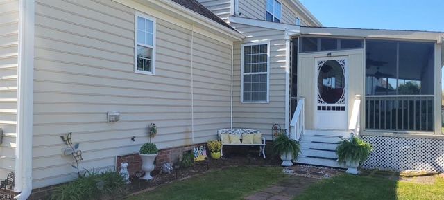 100 Sweetbriar LN, Suffolk, VA 23435