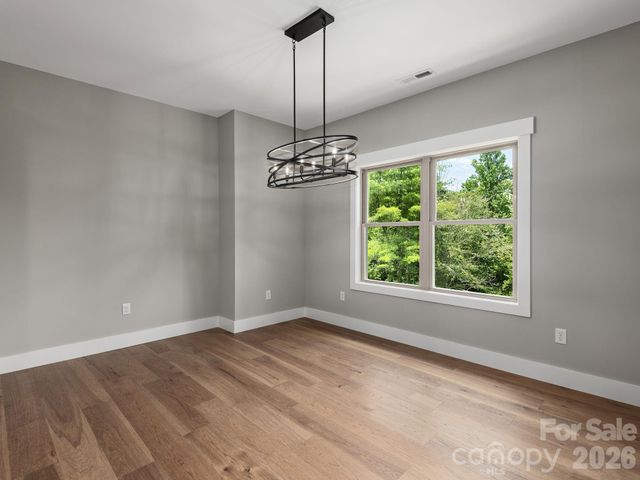 105 Sheila Wynne Drive, Hendersonville, NC 28732