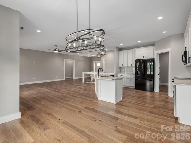 105 Sheila Wynne Drive, Hendersonville, NC 28732
