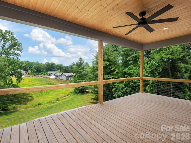 105 Sheila Wynne Drive, Hendersonville, NC 28732