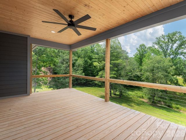 105 Sheila Wynne Drive, Hendersonville, NC 28732