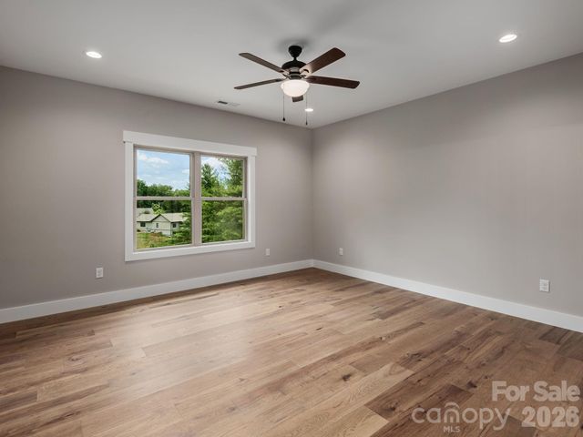 105 Sheila Wynne Drive, Hendersonville, NC 28732