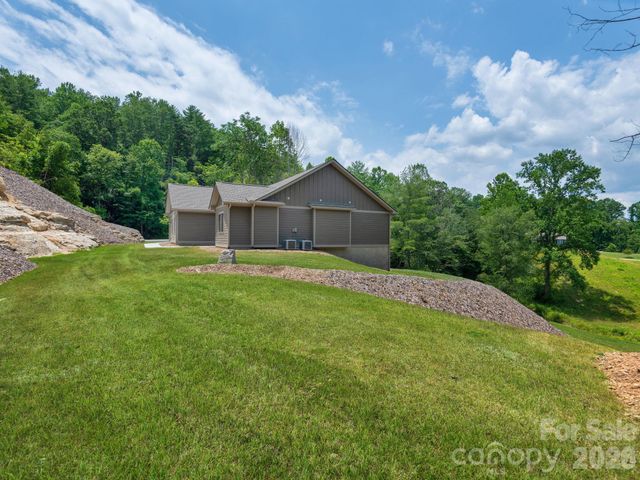 105 Sheila Wynne Drive, Hendersonville, NC 28732