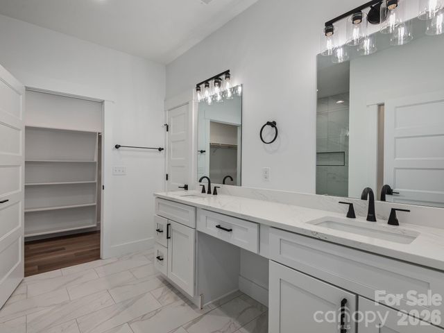 105 Sheila Wynne Drive, Hendersonville, NC 28732