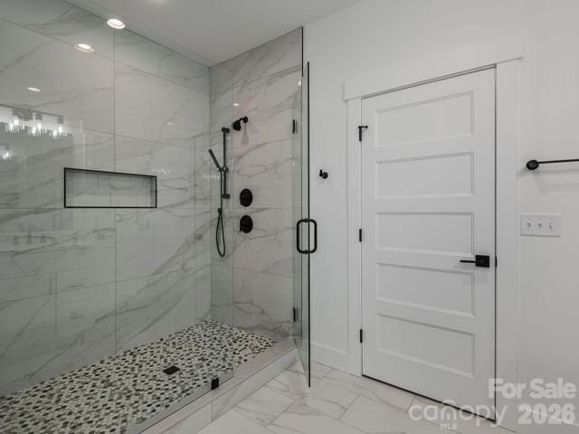 105 Sheila Wynne Drive, Hendersonville, NC 28732