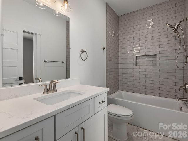 105 Sheila Wynne Drive, Hendersonville, NC 28732