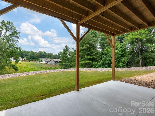 105 Sheila Wynne Drive, Hendersonville, NC 28732